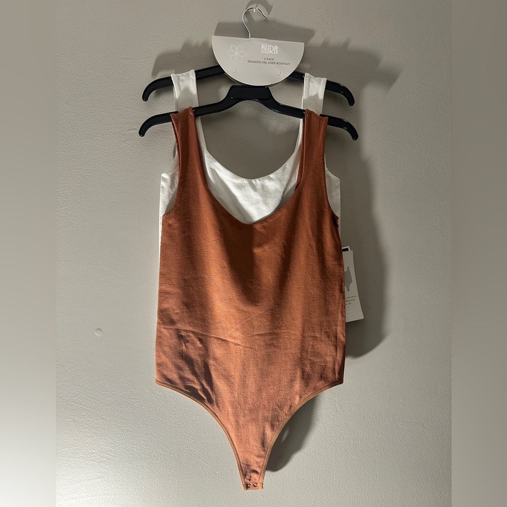 Aura Rust Brown and White Scoop Neck Bodysuit